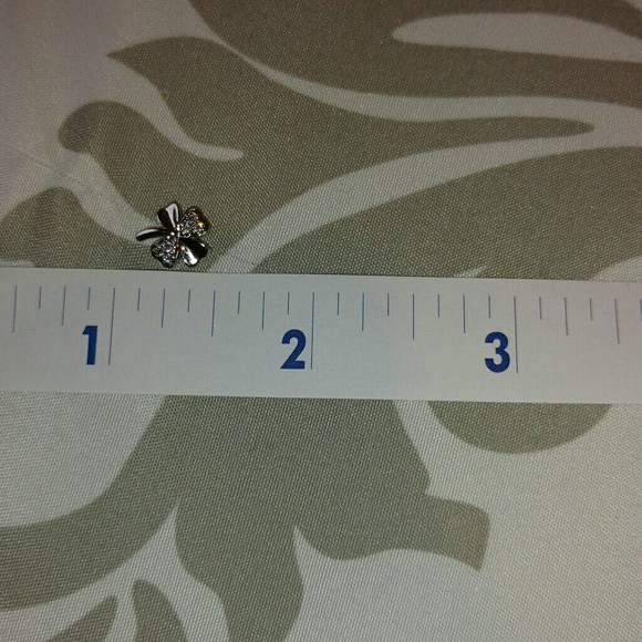 Four Leaf Clover Earrings - Picture 3 of 3